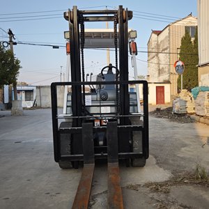 Montacargas Usado TCM FD30T3 de 3 Toneladas, Montacargas Japonés de 3 Toneladas con Motor Isuzu C240, Máquina Usada, Montacargas a Combustible de 3000 kg - Product Image 5