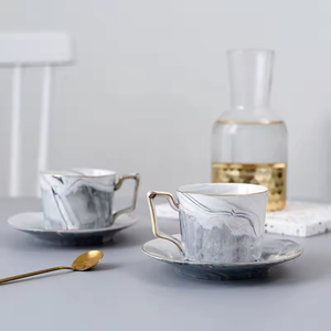 Ensemble tasse et soucoupe en céramique grise à motif floral moderne avec anse à bord doré, résistant aux aliments, très vendu, durable pour la maison et le bureau - Product Image 2