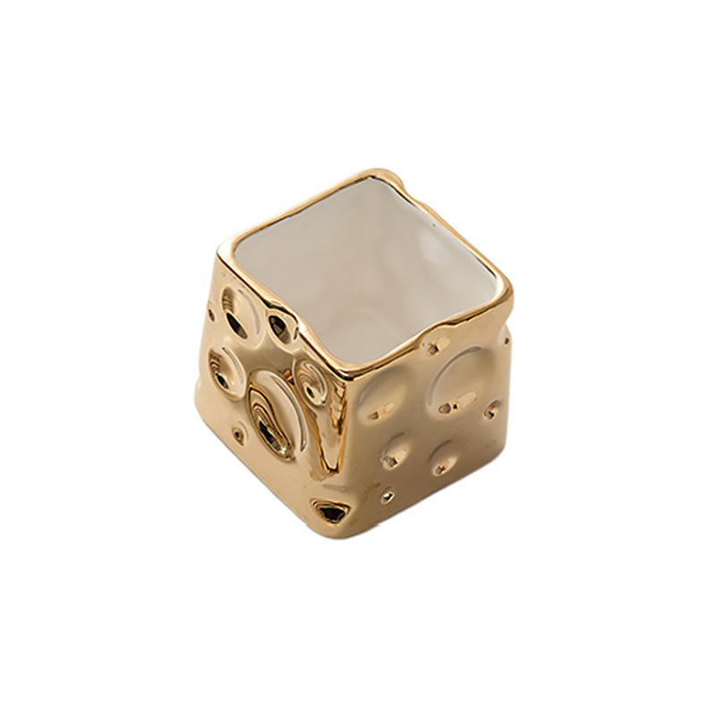 Gold plating cheese can