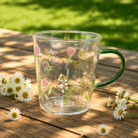 Mug en verre imprimé floral avec anse verte, motif fleurs sauvages, tasse transparente pour lait, thé, eau, jus