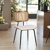 Chaises de salle à manger de style européen américain pour la maison Tabourets de bar en bois de rotin personnalisables pour l'école en plein air Salon Caractéristiques portables