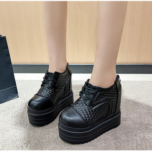 รองเท้าส้นเตารีดแบบผูกเชือกด้านหลัง หัวกลม สำหรับผู้หญิง ฤดูใบไม้ร่วง สไตล์ลำลอง พื้นหนา ไซส์ใหญ่ รองเท้าส้นเตารีดแบบสั้น - Product Image 4