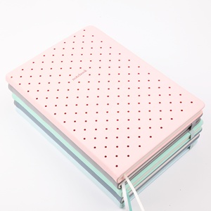 Cubierta <span class=keywords><strong>de</strong></span> cuero en relieve con impresión <span class=keywords><strong>de</strong></span> logotipo personalizado A5 Tapa dura estudiantes banda elástica <span class=keywords><strong>cuaderno</strong></span> libro <span class=keywords><strong>de</strong></span> <span class=keywords><strong>trabajo</strong></span> diario <span class=keywords><strong>para</strong></span> estudiantes profesor - Product Image 2