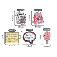 Cinq styles de broches émaillées amusantes avec slang espagnol, bulles de chat, main, crème glacée et slogan latin pour la décoration de sacs à dos