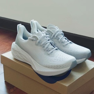 Chaussures de course respirantes pour hommes, chaussures décontractées de luxe de haute qualité pour femmes, chaussures de marche tendance et confortables pour l'extérieur - Product Image 2