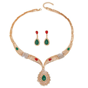 Ensemble collier et boucles d'oreilles pour femme en alliage de zinc doré, creux, avec strass en résine verte, best-seller transfrontalier Europe-Amérique - Product Image 5