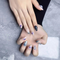 Ongles press-on en acrylique faits main, forme amande, décor 3D fleur bleue, papillon, ligne dorée, perle – Personnalisables pour salons de manucure