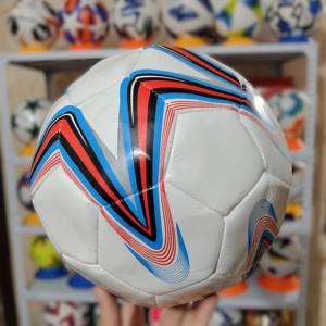 Ballon de football en PU durable de haute qualité, cousu à la machine, modèle 2026. 5 entraînements en salle et en extérieur - Product Image 2