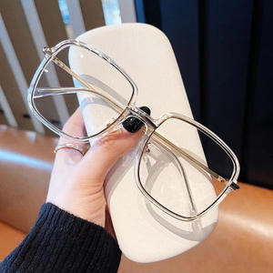 Gafas de Sol Rectangulares Retro Qianai T2-21019 con Lentes de PC, Protección Anti Luz Azul y UV, Unisex, Montura Completa - Product Image 5