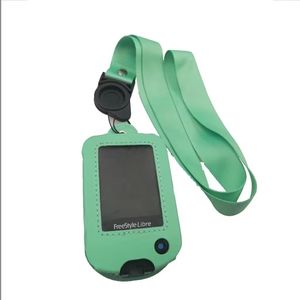 Funda para Medidor de Glucosa en Sangre Abbott con Cordón para el Cuello - Product Image 4