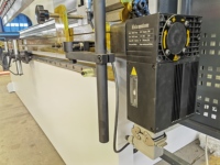 Presse plieuse hydraulique CNC à 4+1 axes pour tôles, machine de pliage CNC pour plaques d'acier, machine de pliage