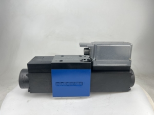 วาล์วควบคุมทิศทางแบบตอบสนองสูง 4WRPE รุ่น 4WRPEH10C3B50L-2X/G24K0/F1M 4WRPEH 6 B12L-2X/G24K0/B5M 0811404623 - Product Image 3