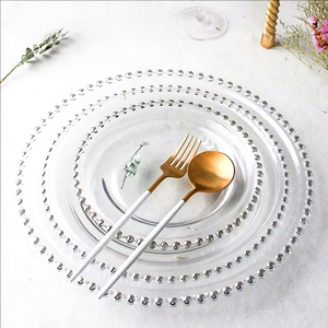 Assiette de présentation <span class=keywords><strong>en</strong></span> <span class=keywords><strong>verre</strong></span> à bordure perlée dorée, raffinée, robuste et transparente, pour la location événementielle et les dîners de mariage - Product Image 2