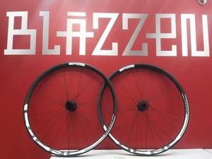 Ensemble <span class=keywords><strong>de</strong></span> roues <span class=keywords><strong>de</strong></span> vélo <span class=keywords><strong>de</strong></span> montagne à travers l'essieu <span class=keywords><strong>roue</strong></span> à dégagement rapide 27.5/29 <span class=keywords><strong>pouces</strong></span> 15/12 à travers l'essieu à dégagement rapide <span class=keywords><strong>roue</strong></span> <span class=keywords><strong>de</strong></span> vélo roulement scellé - Product Image 3
