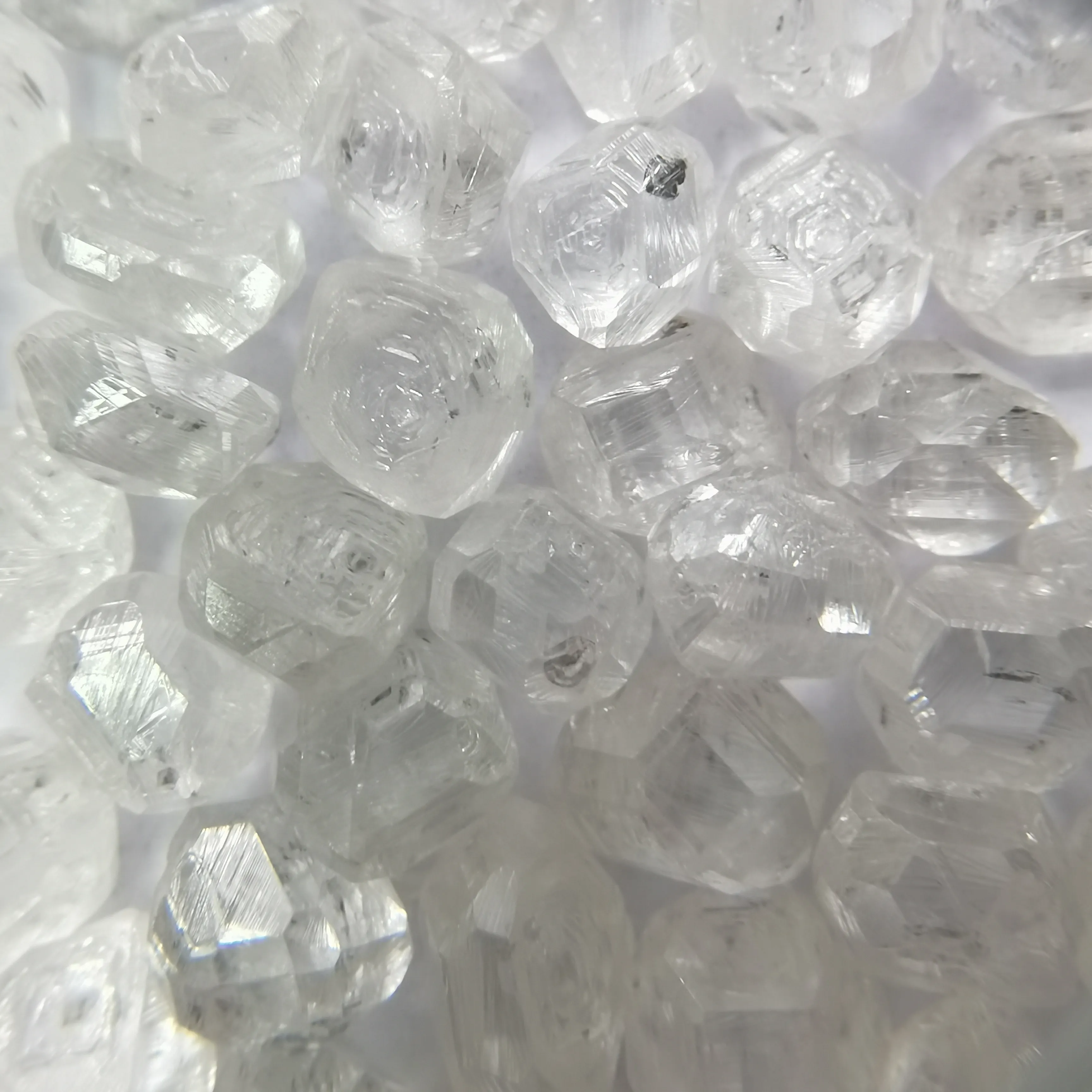 Diamants bruts Blancs non coupés HPHT Diamants bruts cultivés en laboratoire Vente en gros