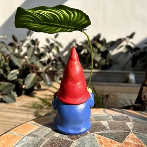 Tuinkaboutersbeeldje met bladerenparasol, buitendecoratie voor kaboutersliefhebbers & tuinliefhebbers - Product Image 3