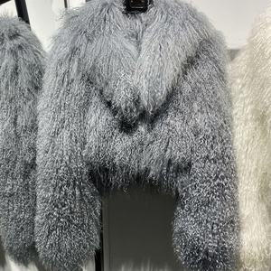 <span class=keywords><strong>Cappotto</strong></span> di <span class=keywords><strong>Pelliccia</strong></span> Corto 2025 all'Ingrosso <span class=keywords><strong>Cappotto</strong></span> Soffice <span class=keywords><strong>Grigio</strong></span> in <span class=keywords><strong>Pelliccia</strong></span> Mongola da Donna Morbido <span class=keywords><strong>Cappotto</strong></span> Invernale in <span class=keywords><strong>Pelliccia</strong></span> di Pecora - Product Image 1