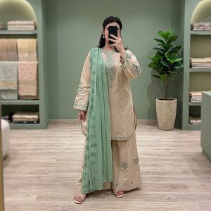 Nuevo Conjunto de Plazzo y Dupatta de Seda Romana Elástica y Reversible para Bodas, Diwali y Fiestas - Product Image 1