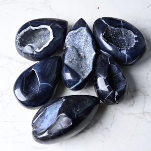 ไข่อาเกตดรูซี่สีดำธรรมชาติคุณภาพสูงขายส่ง หินขัดเงาเพื่อการบำบัด เหมาะสำหรับตกแต่งบ้านอย่างมีเอกลักษณ์และเป็นของขวัญในวันหยุด - Product Image 5