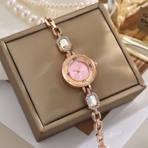 Mignon femmes mode petit cadran Quartz Bracelet montre-Bracelet en gros nouveauté avec bracelet en diamant dames montre - Product Image 1