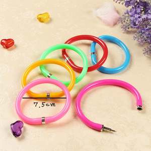 Stylo à bille flexible avec bracelet de poignet - Product Image 5