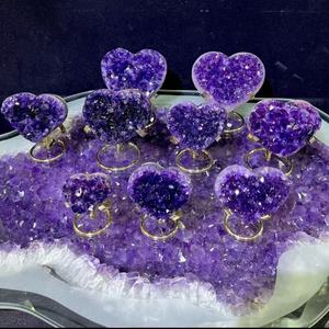 Vente en gros de pierres de méditation Reiki en améthyste naturelle du Brésil gravées en forme de cœur, pour la guérison énergétique et l'artisanat en cristal de quartz - Product Image 2