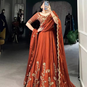 ผ้าไหม rangoli lahenga/lehenga choli เสื้อทำงานปักผ้าสีทองและเรืองแสง - Product Image 1