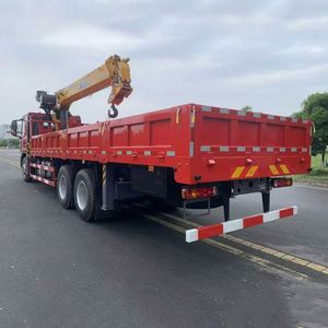 Grúa Montada en Camión Sinotruk 6x4 de 320HP y 14 Toneladas, Suministro Directo de Fábrica para Elevación y Transferencia de Materiales de Tuberías - Product Image 4