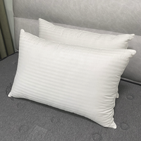 Oreiller d'hôtel en peluche à maintien optimal, facile d'entretien, avec deux options de fermeté et certifications de sécurité pour un sommeil réparateur