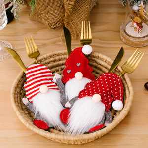 Ensemble de décorations de table de Noël : accessoires festifs pour couverts et bouteilles de vin (Père Noël, Bonhomme de neige, chapeau), collection cadeau couteau-fourchette - Product Image 6