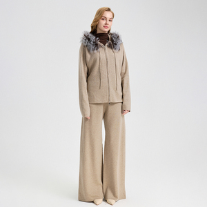 QC25070 Conjunto de <span class=keywords><strong>chándal</strong></span> de abrigo de lana con capucha de piel de zorro plateado natural para <span class=keywords><strong>mujer</strong></span> - Product Image 1