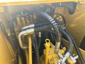 Los componentes del núcleo de la excavadora sobre orugas 320D2L incluyen motor, bomba, caja de cambios, modelo 320D, rodamiento PLC, 22 toneladas, 112KW - Product Image 2