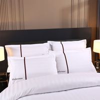 Literie d'hôtel personnalisée quatre ensembles drap plat en coton housse de couette linge de lit avec taie d'oreiller couverture de lit à rayures