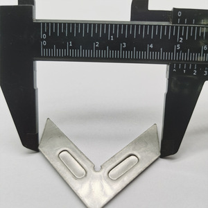 Connecteur d'angle en acier inoxydable Youyue 36 mm, quincaillerie de traitement par emboutissage profond pour l'assemblage de murs-rideaux et de fenêtres - Product Image 4