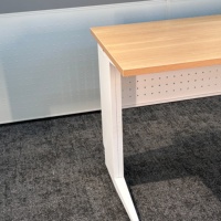 Bureau d'ordinateur minimaliste et moderne, table d'étude et d'écriture pour la maison, le bureau, l'ordinateur portable, la station de travail, la chambre à coucher, le salon, le dortoir