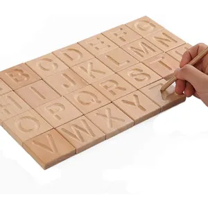 도매 몬테소리 학습 장난감 나무 알파벳 퍼즐 나무 알파벳 추적 보드 유치원