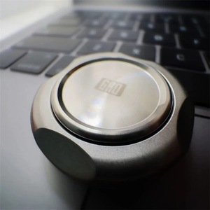 Magnetic Master 1.0 Fidget Spinner, marque populaire, jouet de décompression à structure de pièce métallique pour soulager le stress, Coin Pusher - Product Image 1