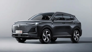 Marque chinoise Changan Cs55 Plus 1.5t 2024 Bonne qualité Suv Blanc 0km Voitures d'occasion ou NouveauPetrol à vendre - Product Image 3