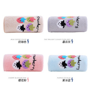 Toalla de Felpa de Coral de 35x75cm con Diseño de Fresa de Dibujos Animados, Secado Rápido, para Uso Doméstico, Toalla Facial y de Baño - Product Image 1