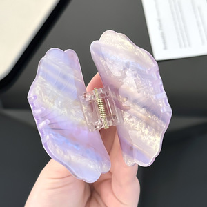 Pinces à cheveux modernes en coquille blanche et diamant pour femmes, 5 cm, motif océan, pince requin avec perle, accessoires pour cheveux en acétate - Product Image 6