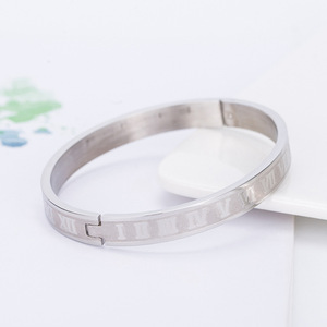 Yunnique Pulsera de acero inoxidable con números romanos de 6 mm, regalo de joyería unisex, estilo europeo simple y moderno - Product Image 3