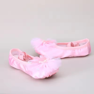 Ragazze scarpe da ballo in raso per bambini con ricamo comode ed eleganti per giovani ballerini - Product Image 4