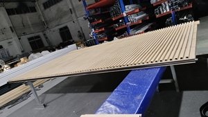Design moderne et élégant Portes <span class=keywords><strong>de</strong></span> <span class=keywords><strong>garage</strong></span> insonorisées à motif <span class=keywords><strong>en</strong></span> bois <span class=keywords><strong>en</strong></span> alliage d'aluminium - Product Image 6