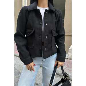 Chaqueta Negra para Mujer con Cuello Camisero y Detalle de Bolsillo - Product Image 4