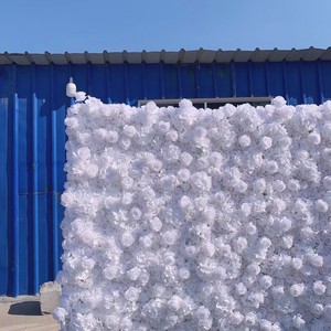 Pared floral artificial de rosas blancas densamente empaquetadas para decoración clásica de espacios interiores. - Product Image 2