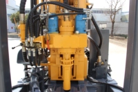 En vente 200m de profondeur Crawler Water Well DTH Rig rotatif avec le meilleur prix des composants de base de la boîte de vitesses du moteur
