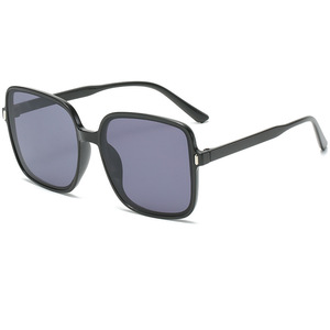 Square <b>Sunglasses</b> For Women UV400 Protection PC Frame Fashionable Retro Style Trendy Shades With <b>Leopard</b> <b>Print</b> And Cream Colors - Product Image 5
