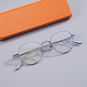 Nouvelle Arrivée Montures Optiques Rondes en Métal Titane Pur Lunettes Anti-Lumière Bleue Fabricant Logo Personnalisé Vente en Gros - Product Image 6