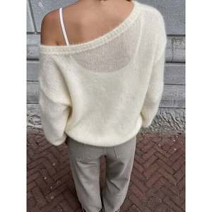 เสื้อสเวตเตอร์แขนพองสีเบจแบบเปิดไหล่ ไซส์ S เสื้อถักสำหรับผู้หญิง - Product Image 6