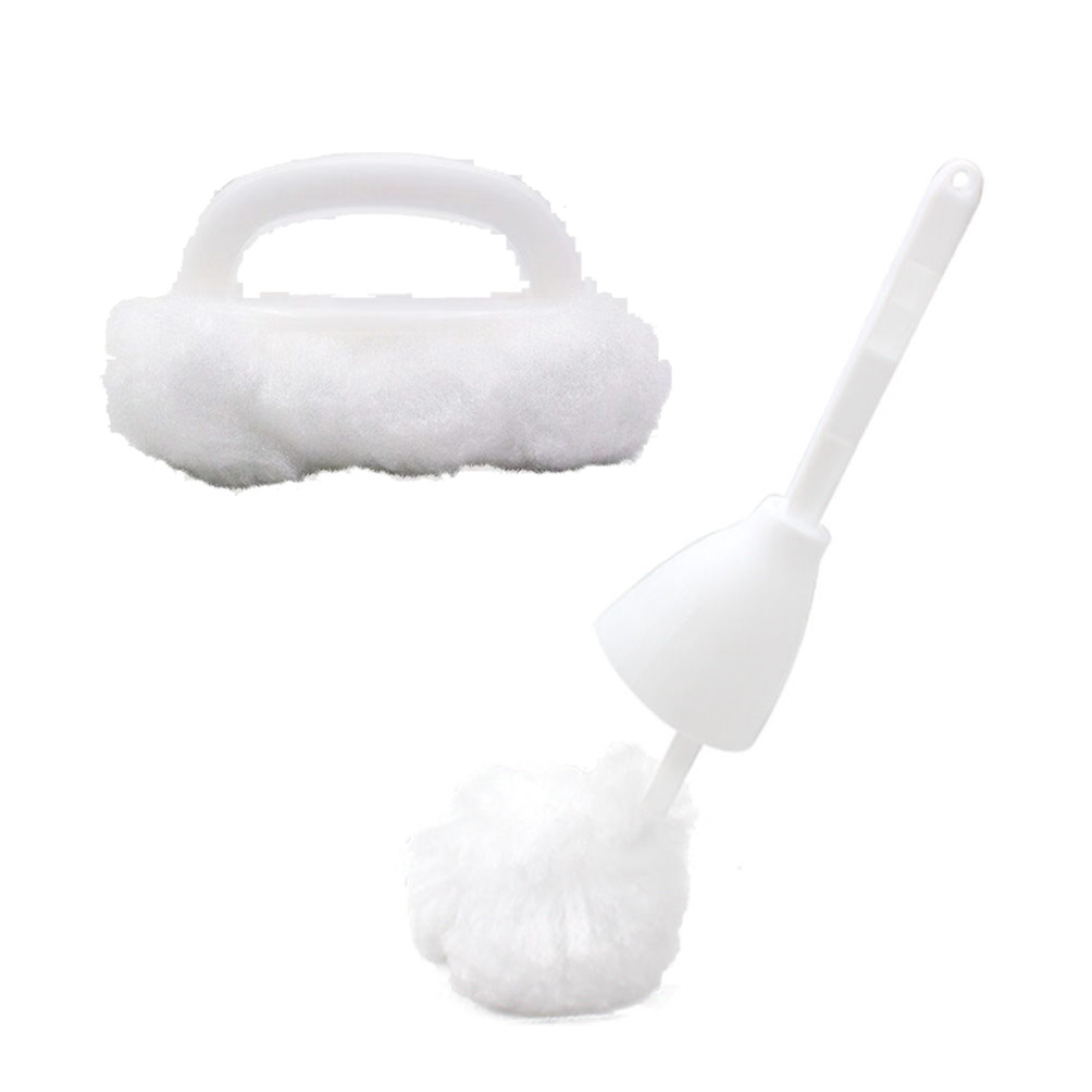 Essorez la brosse de toilette et la brosse de baignoire
